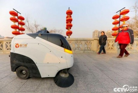 無人駕駛清掃車天津亮相！