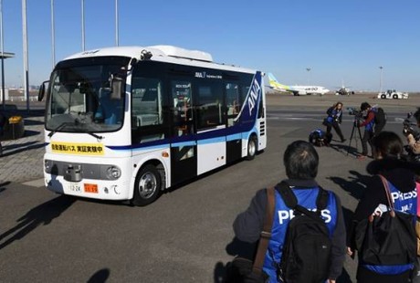 東京羽田國際機場測試無人駕駛接駁巴士！