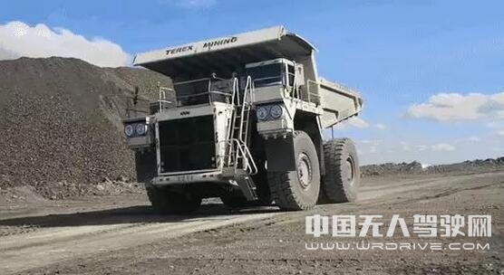 國內(nèi)首臺無人駕駛電動(dòng)輪礦用車成功下線 