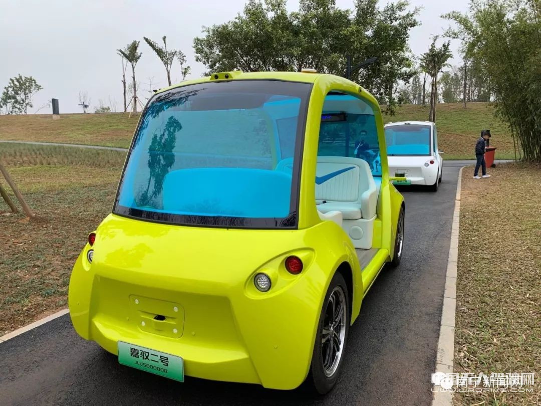南寧園博園無(wú)人駕駛觀光車(chē)投入使用 免費(fèi)體驗(yàn)！