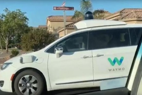 Waymo完全無(wú)人駕駛的出租車已上路