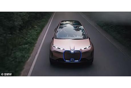 寶馬宣傳無人駕駛以移動"車震"當(dāng)賣點(diǎn) 引發(fā)爭議