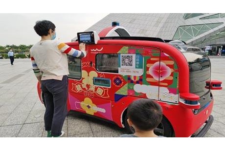 深圳：無(wú)人駕駛零售車亮相街頭