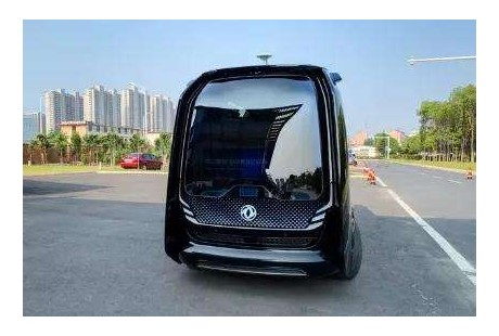名副其實的無人駕駛汽車，連方向盤都取消了