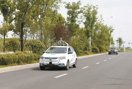 你敢開(kāi)無(wú)人駕駛汽車嗎？正在路上