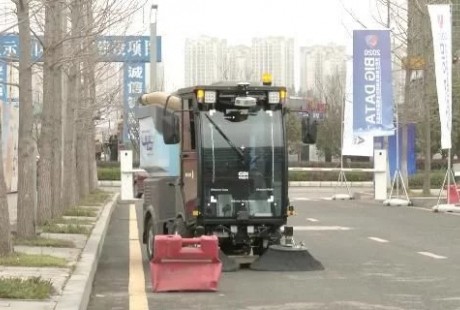 首臺(tái)貴州造無人駕駛清潔車在貴陽經(jīng)開區(qū)試運(yùn)營